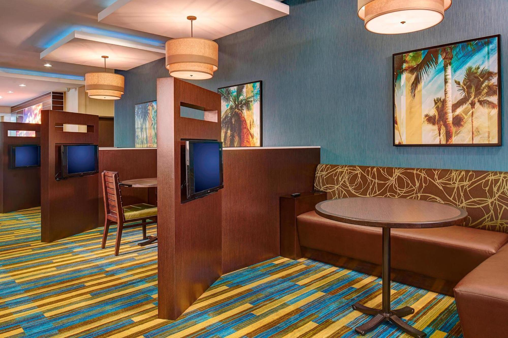Hotel Fairfield & By Marriott San Diego