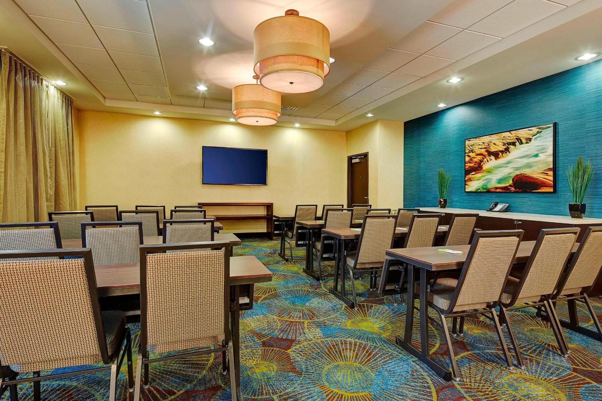Fairfield & By Marriott San Diego Hotel 3*
