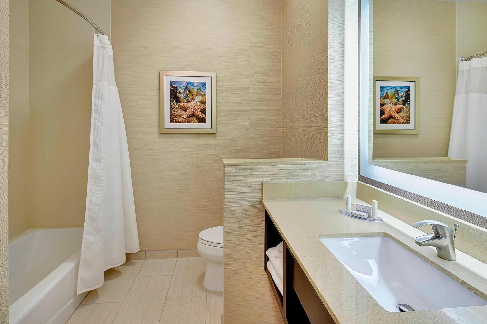 Hotel Fairfield & By Marriott San Diego 3*