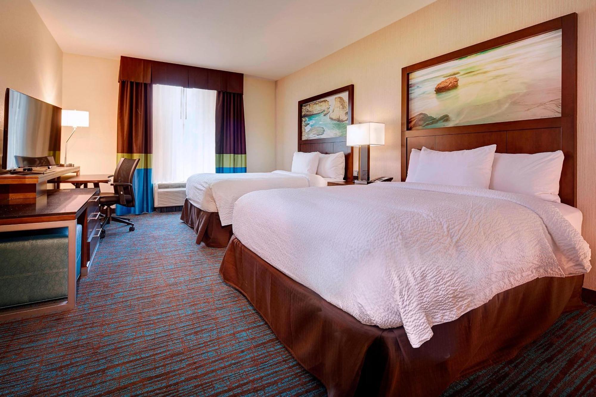 Fairfield & By Marriott San Diego Hotel 3*