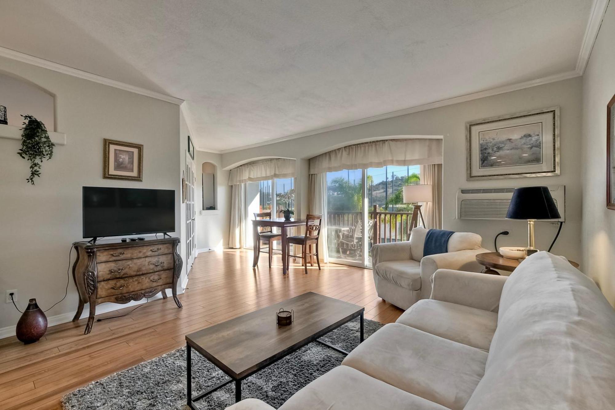 La Costa Pool Bbq Gated Parking Apartment
