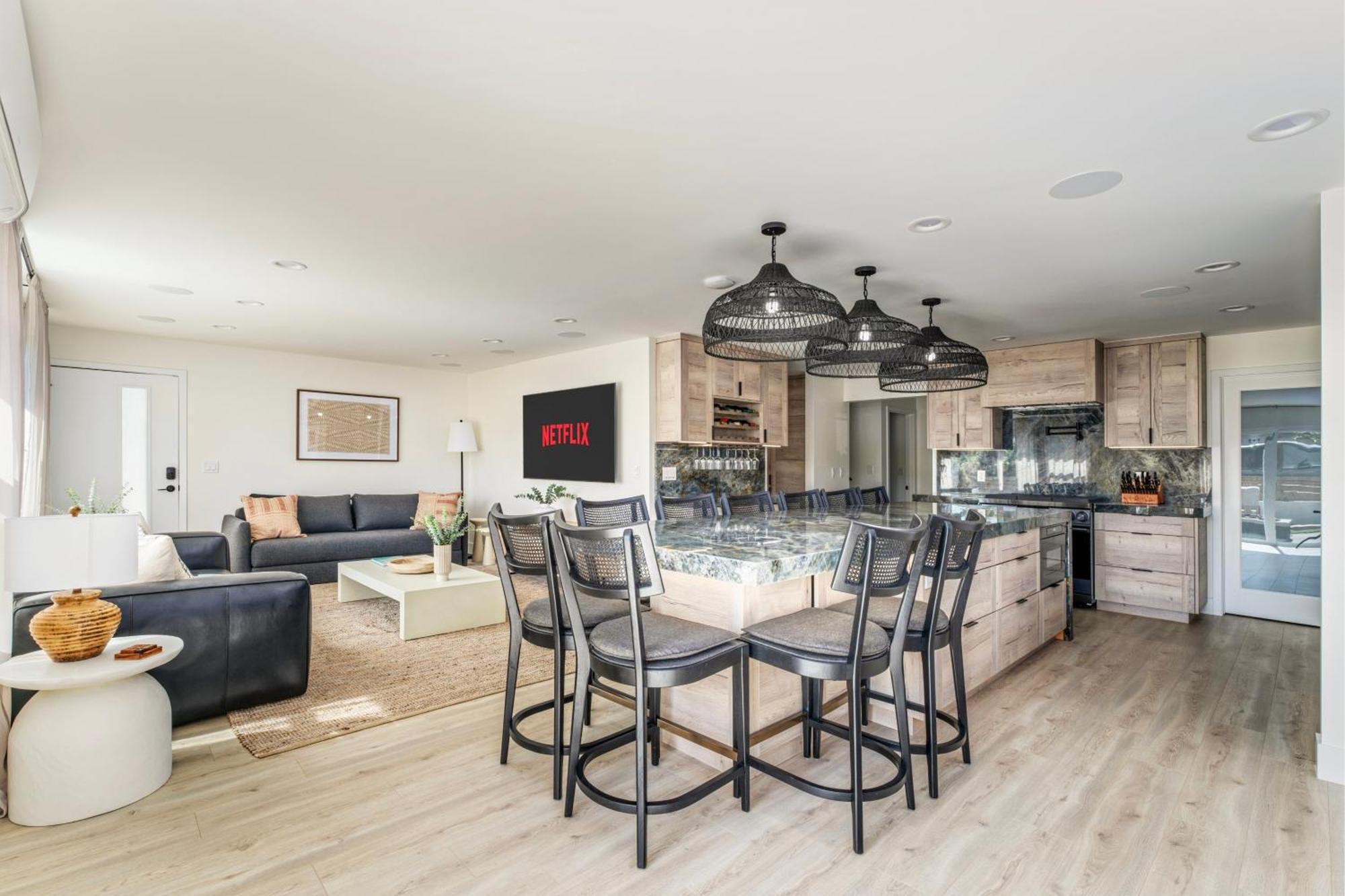 Coastal Escape Walk To Beach, Hot Tub, Fire Pits