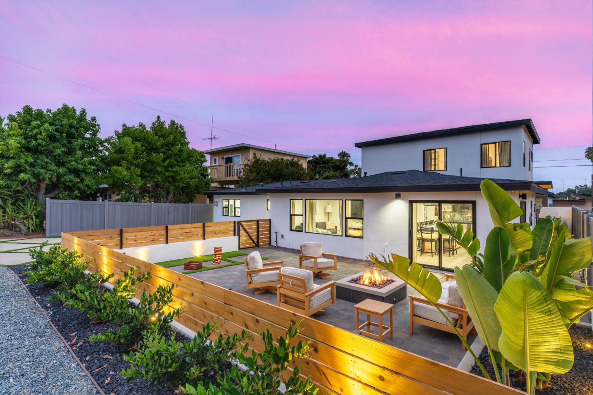 Coastal Escape Walk To Beach, Hot Tub, Fire Pits
