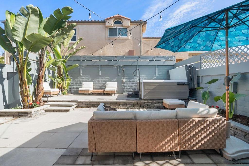 Beachfront In - Remodeled Holiday home *