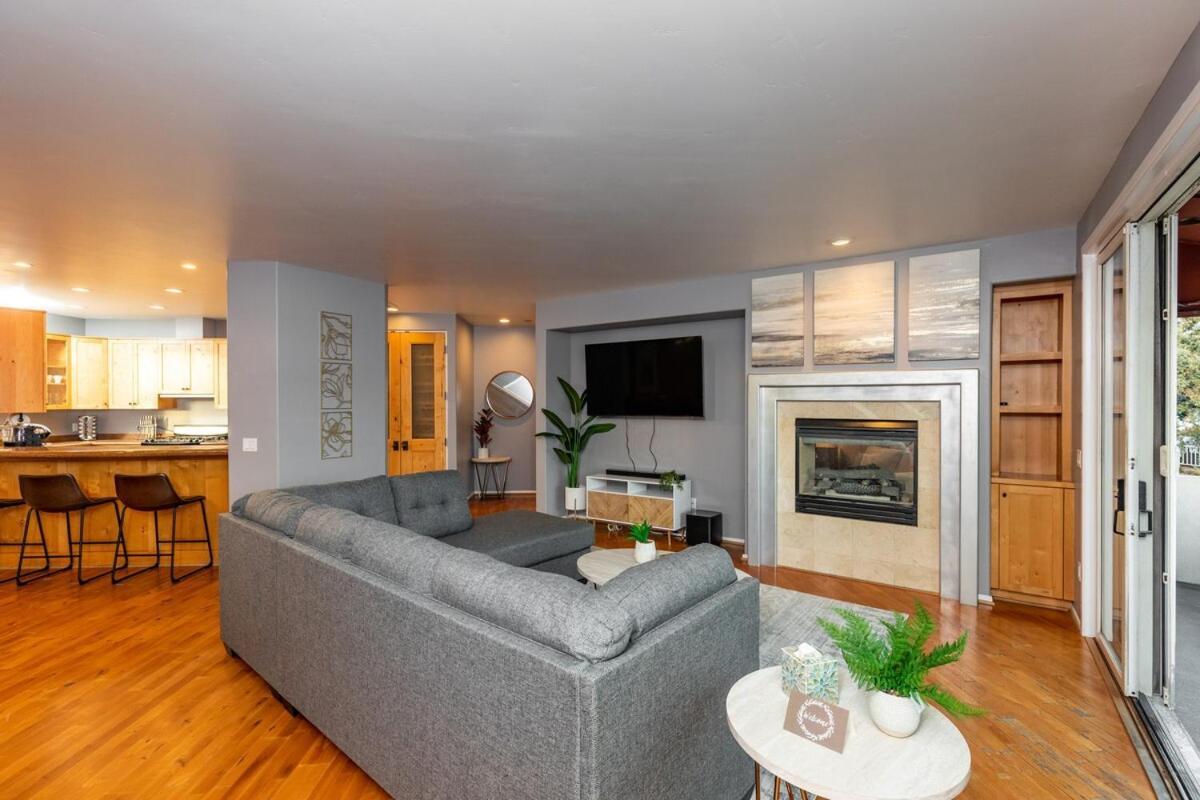 Good Times Tan Lines Ocean Views Rooftop Lounge Holiday home