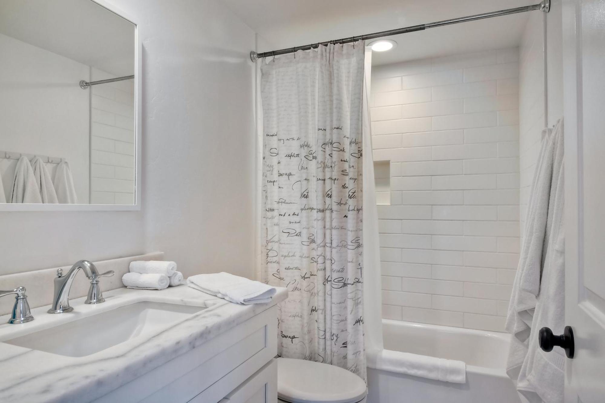 3690 Boulevard - Entire Holiday home *