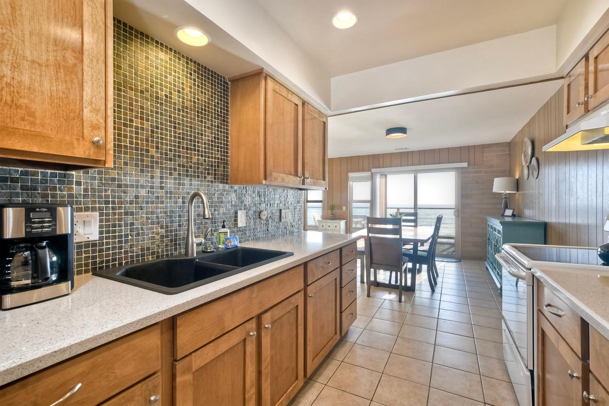 Oceanfront Getaway - Ocean Views - Fire Pit - Bbq - Access Holiday home
