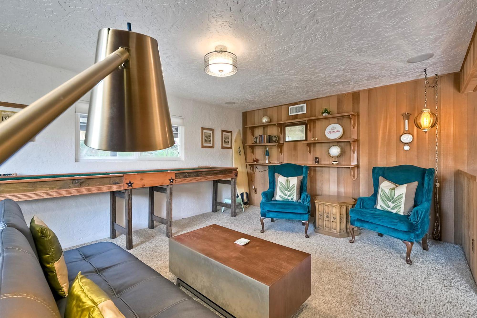 Hot Tub, Fire Pit, Bbq, Shuffleboard, Walk To Holiday home *