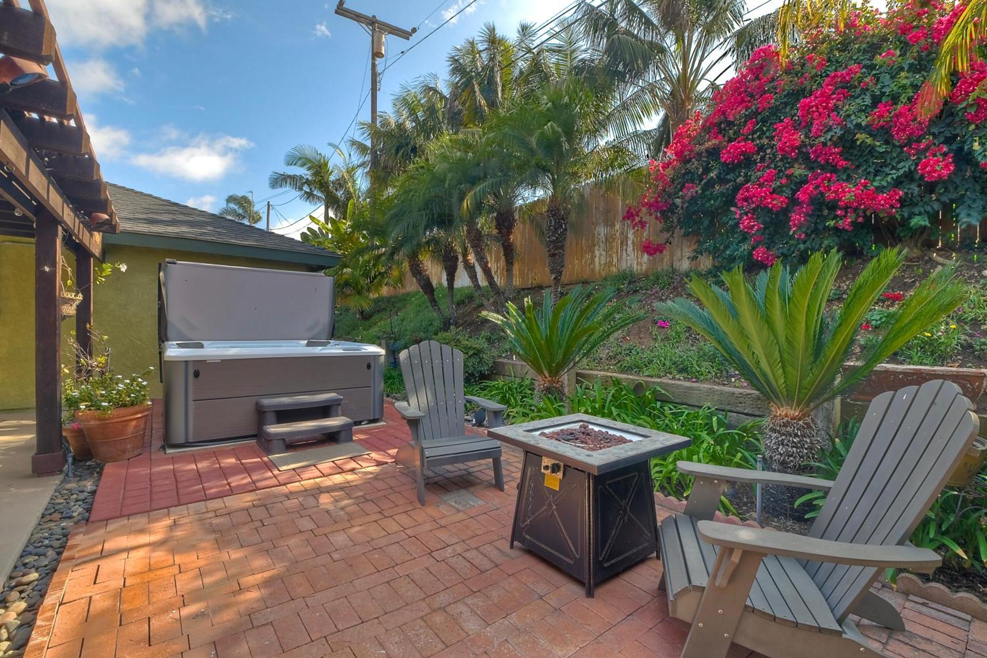 Hot Tub, Fire Pit, Bbq, Shuffleboard, Walk To Carlsbad