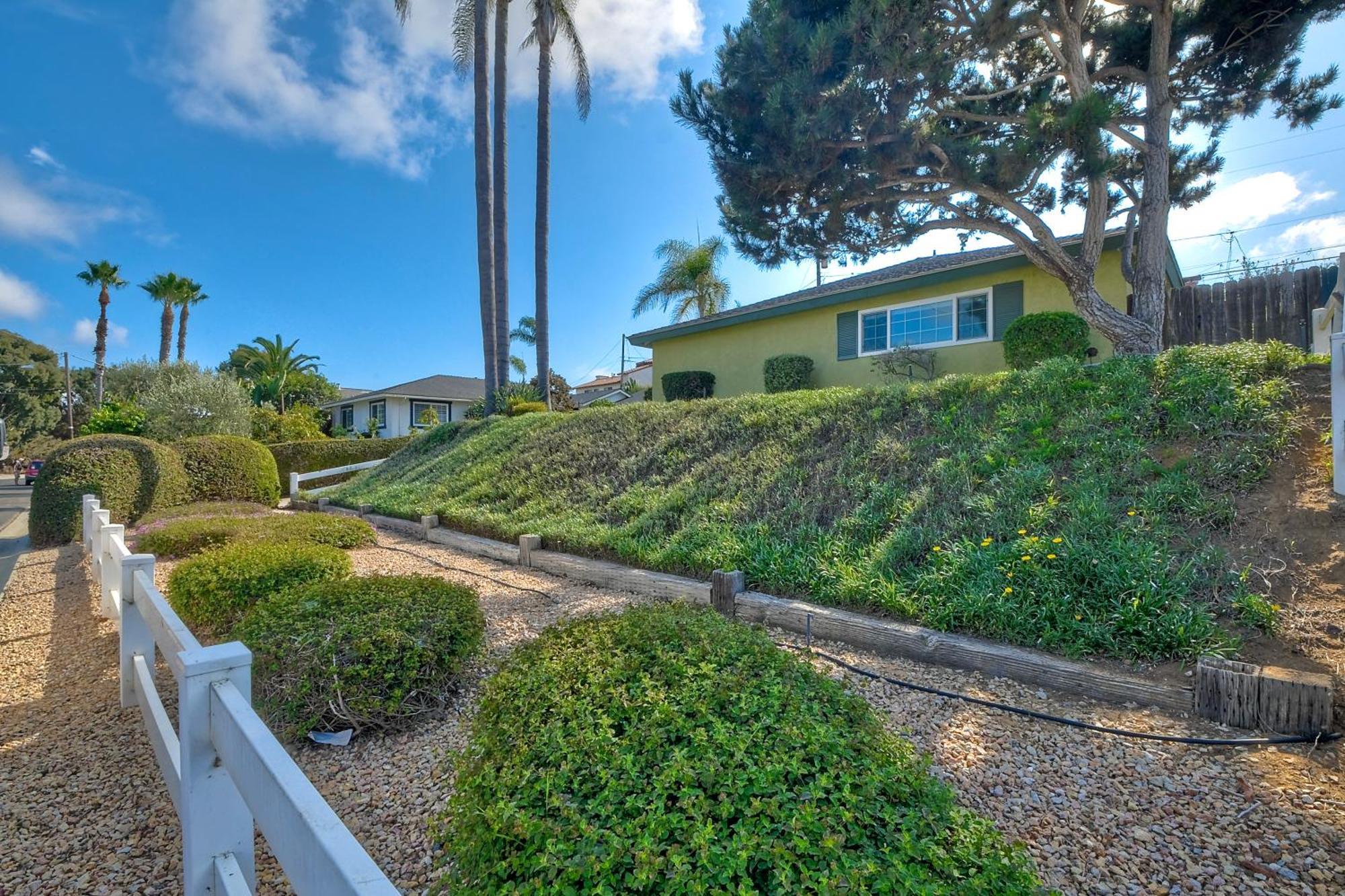 Hot Tub, Fire Pit, Bbq, Shuffleboard, Walk To Carlsbad