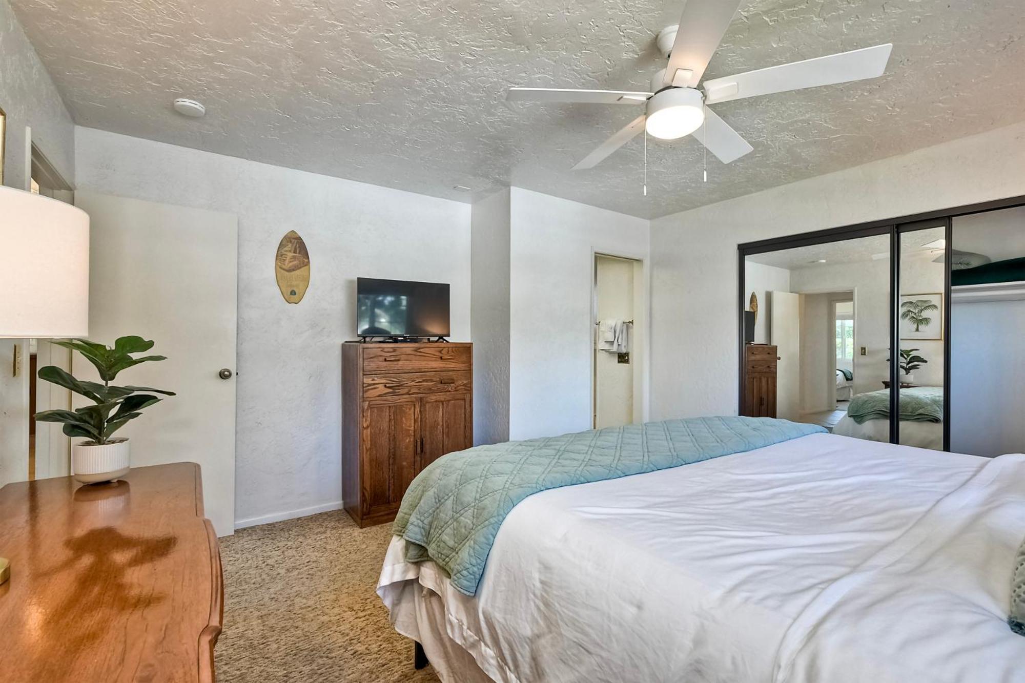 Hot Tub, Fire Pit, Bbq, Shuffleboard, Walk To *