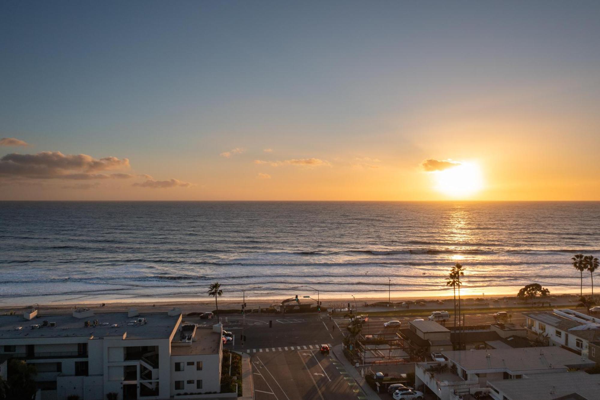 Cb-3900a - Coastal Surfer's Dream