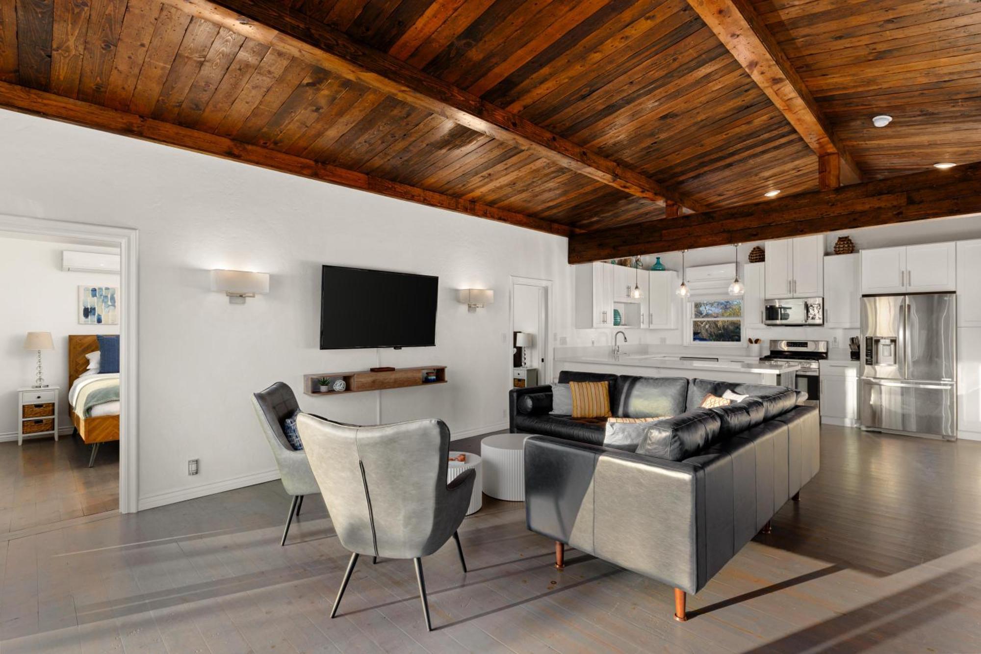 Cb-3900a - Coastal Surfer's Dream Holiday home