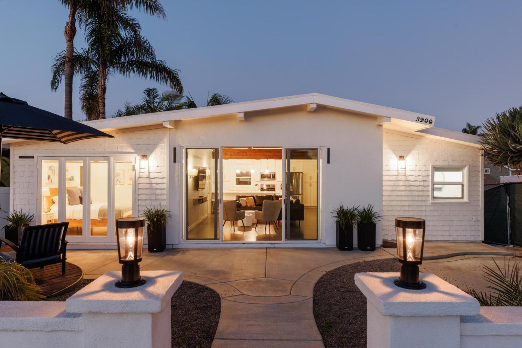 Cb-3900a - Coastal Surfer's Dream Holiday home