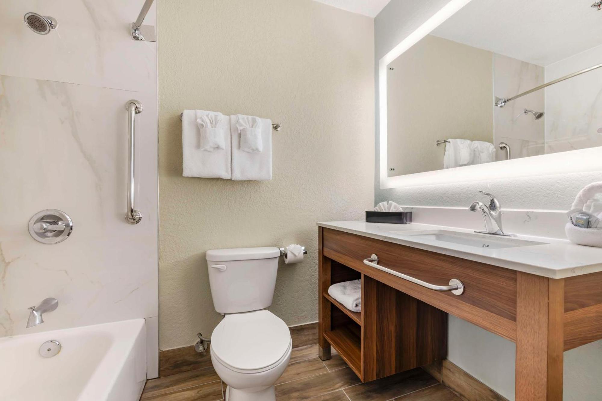 Hotel Western By The Sea 3*