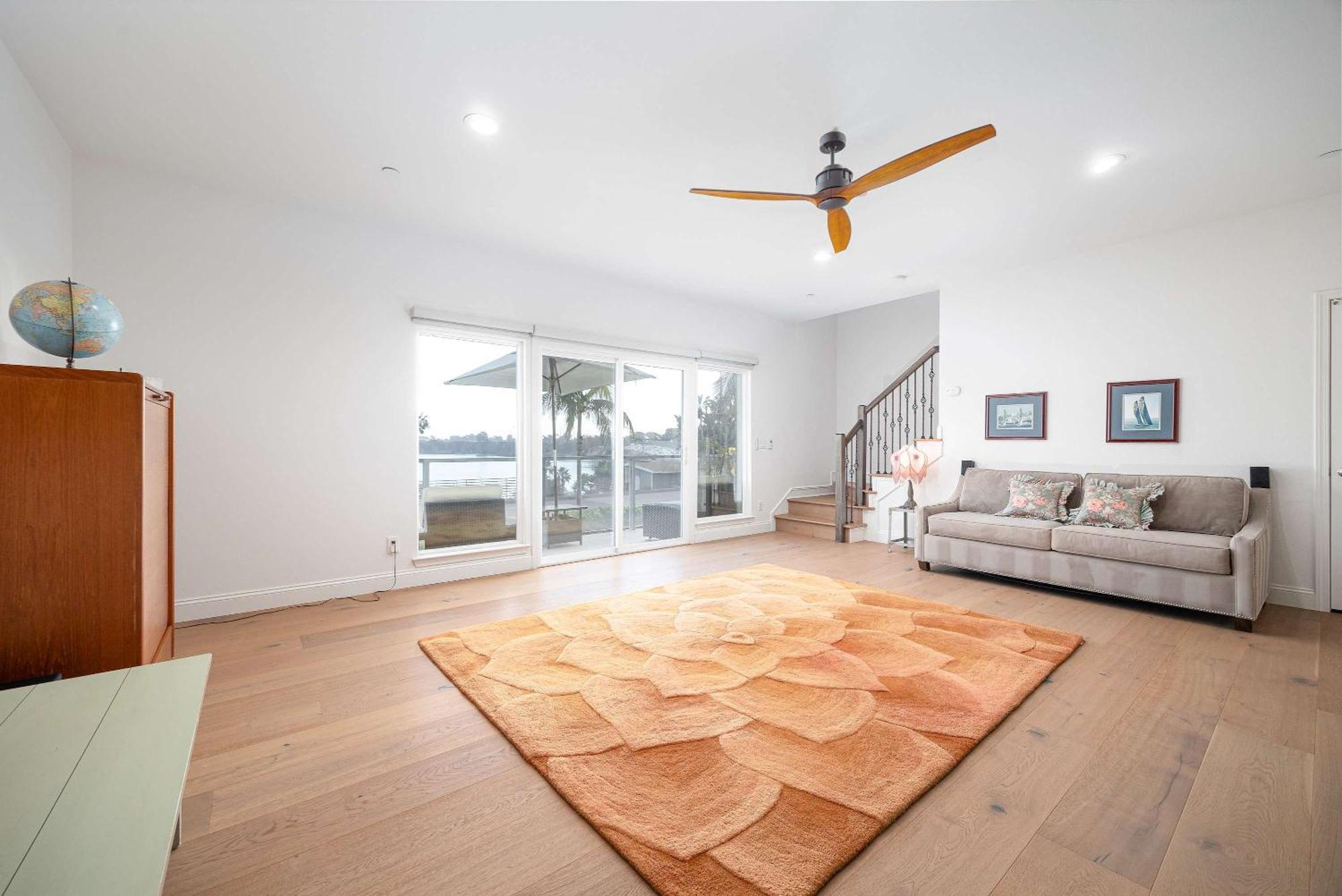 Water Views On Every Floor For Multi - Walk To The Holiday home Carlsbad