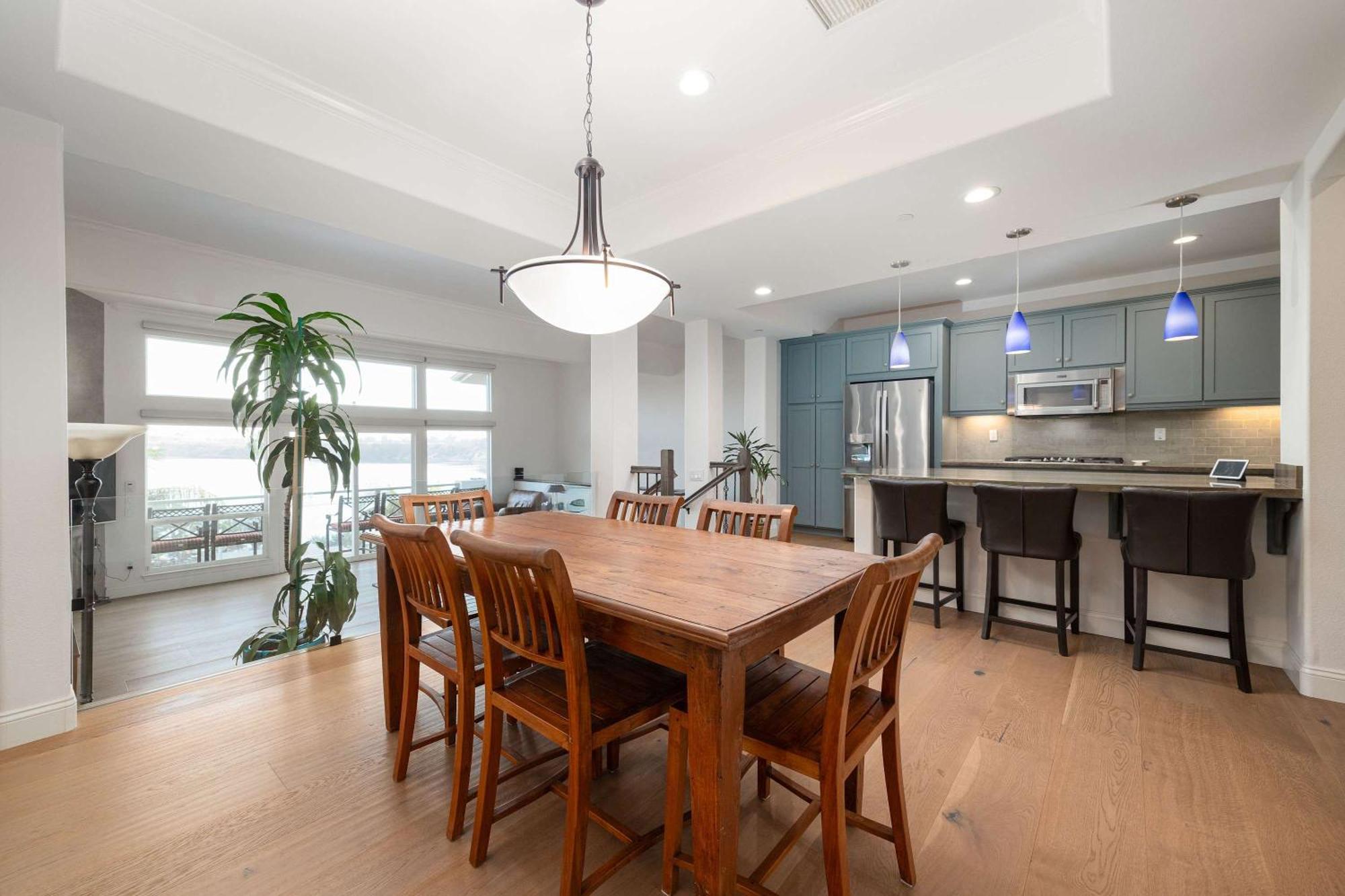 Water Views On Every Floor For Multi - Walk To The Holiday home Carlsbad