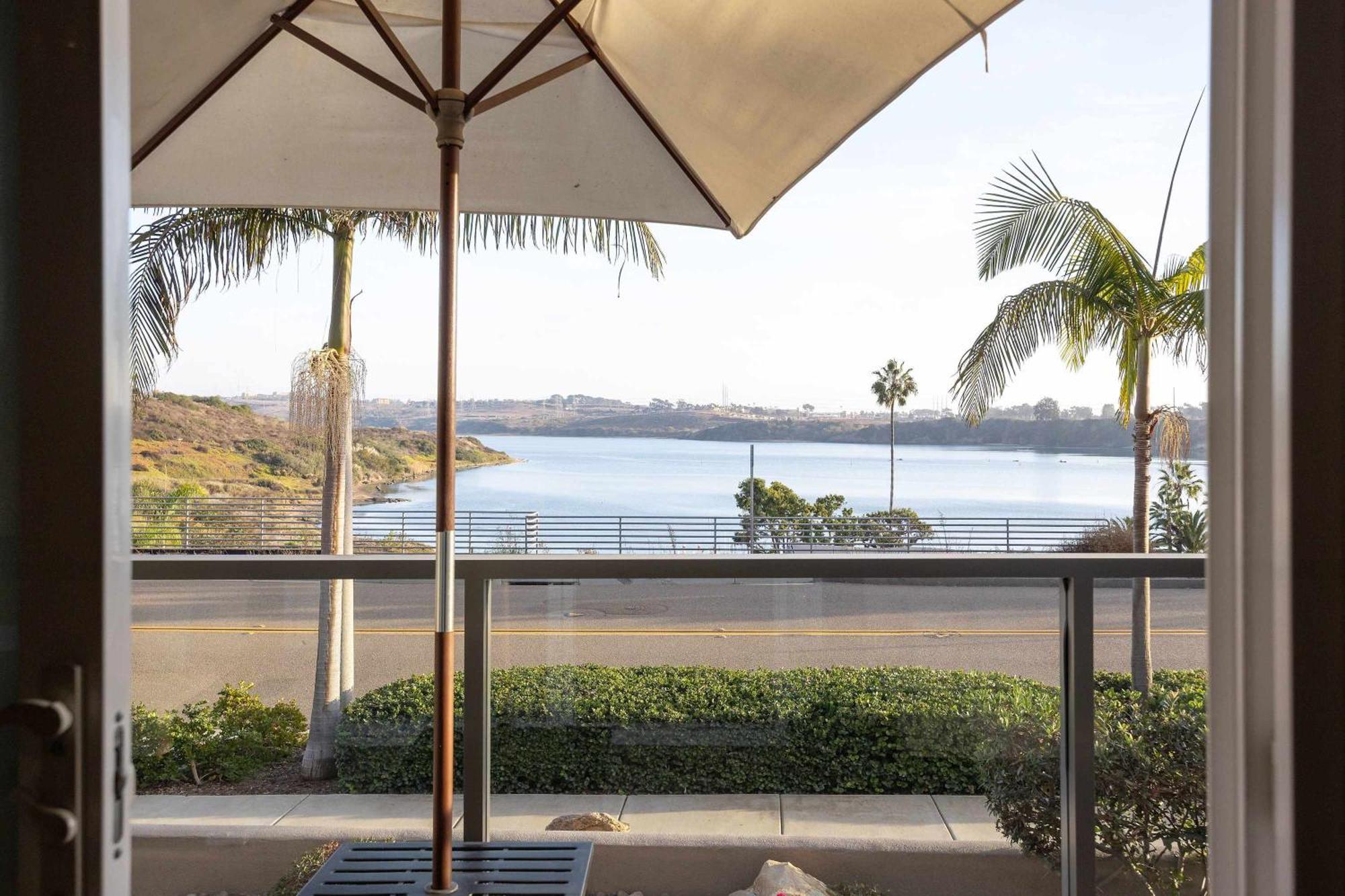 Holiday home Water Views On Every Floor For Multi - Walk To The Carlsbad