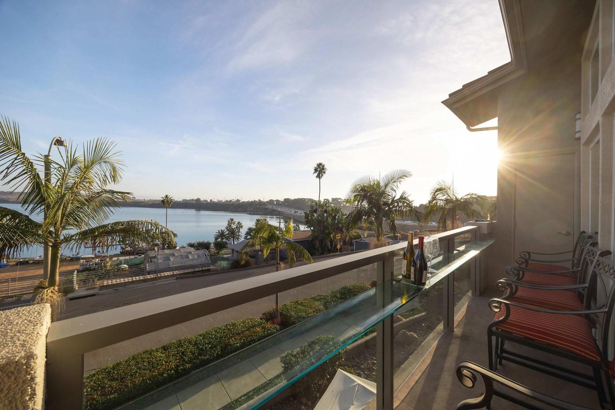 Holiday home Water Views On Every Floor For Multi - Walk To The