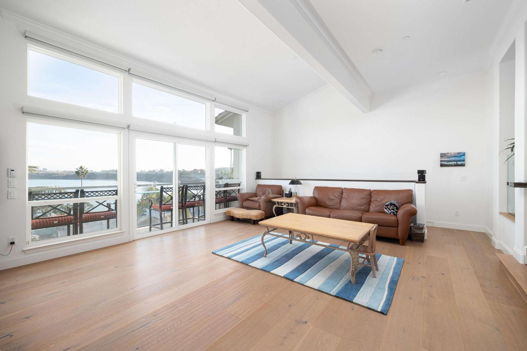 Water Views On Every Floor For Multi - Walk To The Holiday home Carlsbad