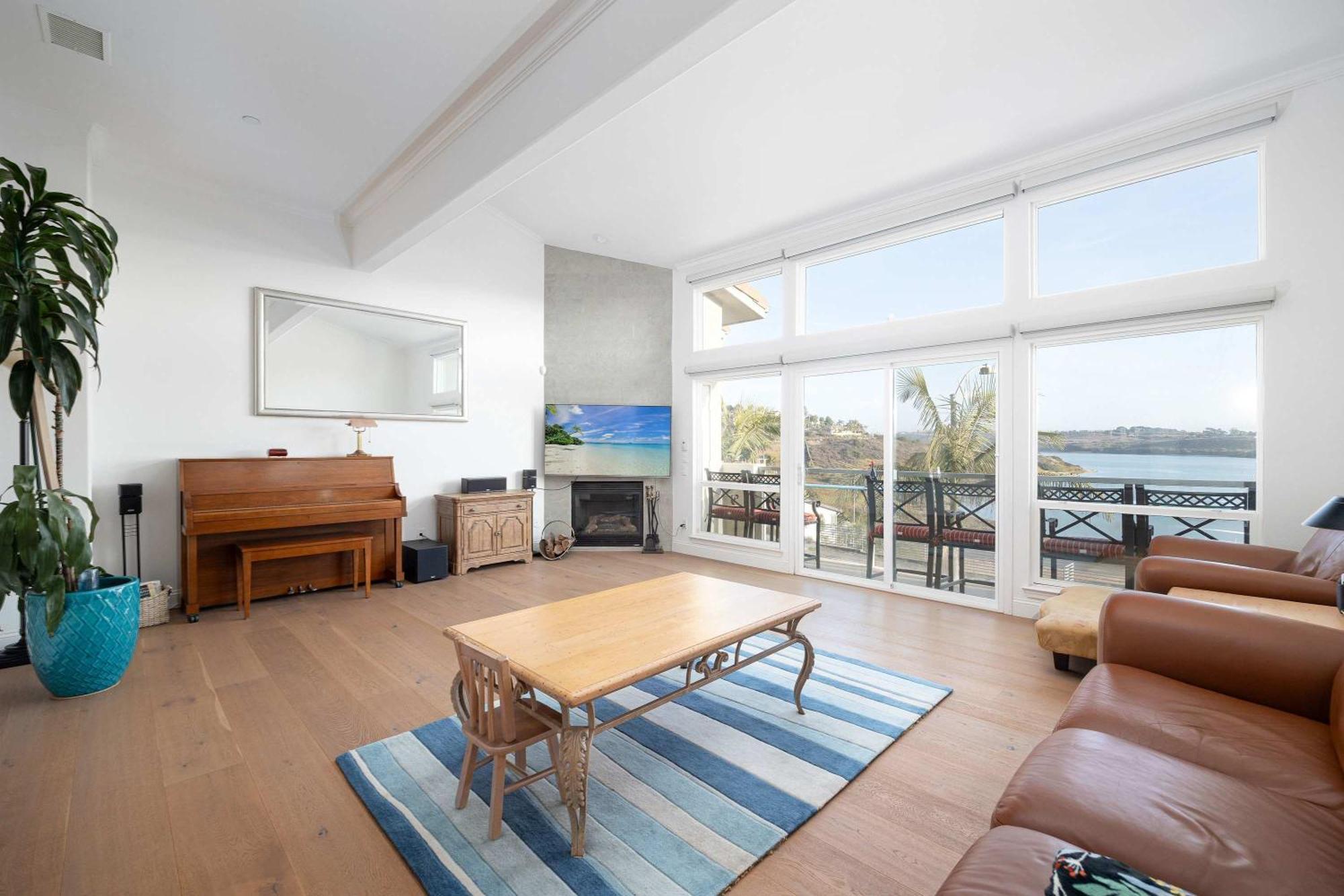 Water Views On Every Floor For Multi - Walk To The Holiday home Carlsbad