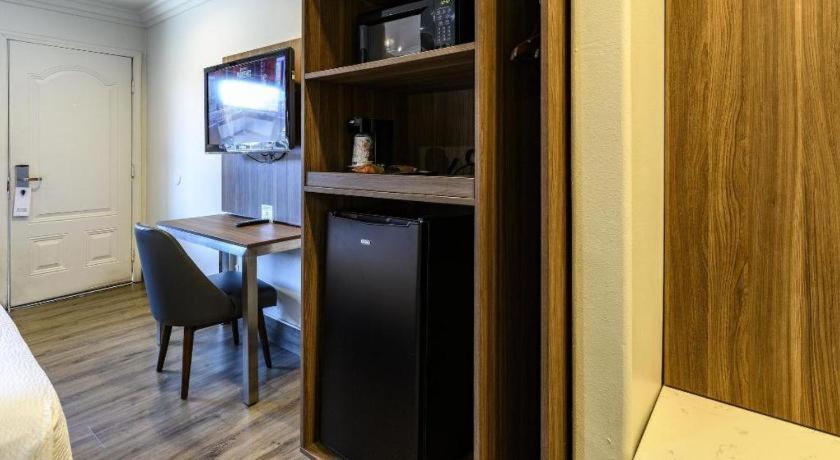 Rodeway Hotel 3*