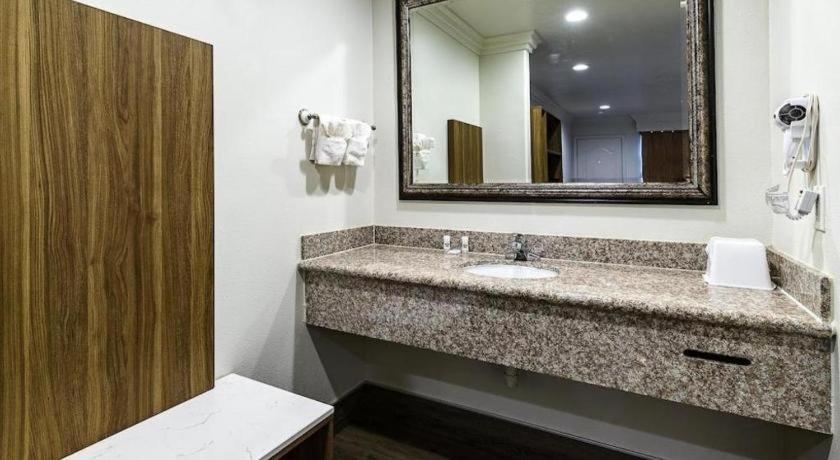Rodeway Hotel 3*