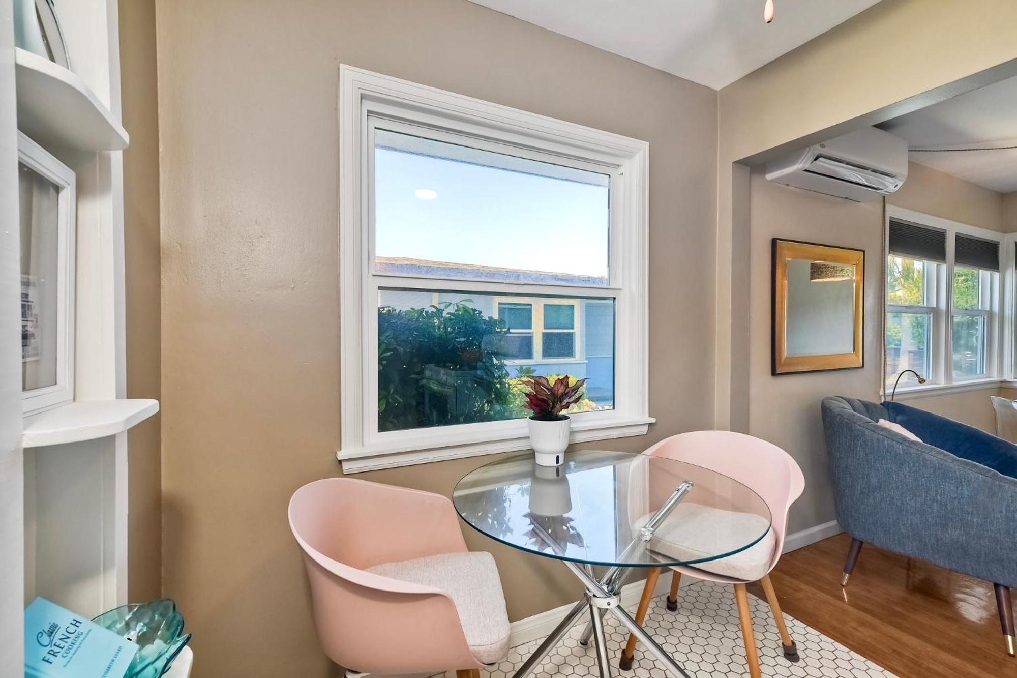 Walk 2 Beach, Ev Charger, Outdoor Dining, 2 Units Holiday home *
