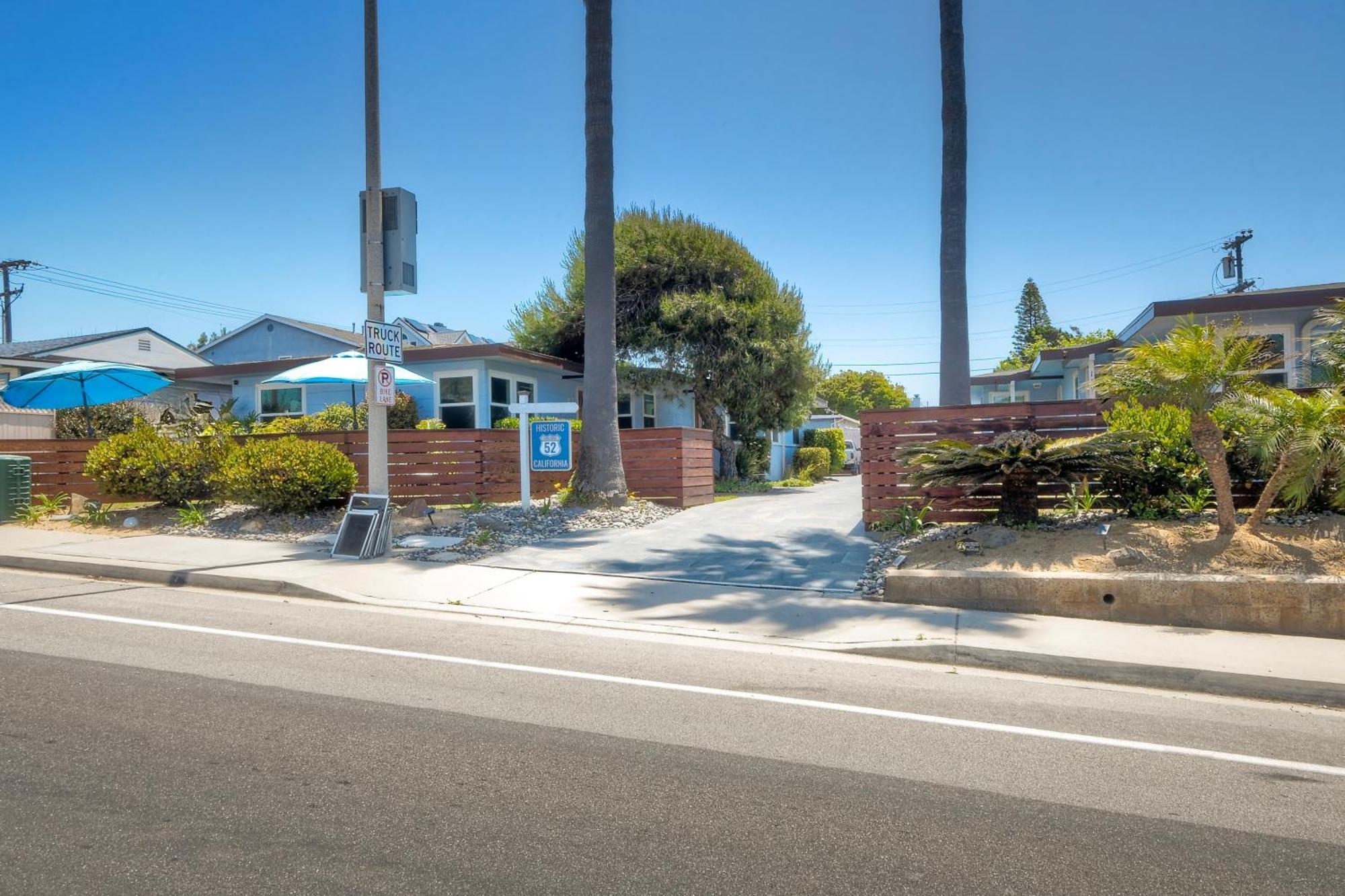 Holiday home Walk 2 Beach, Ev Charger, Outdoor Dining, 2 Units *
