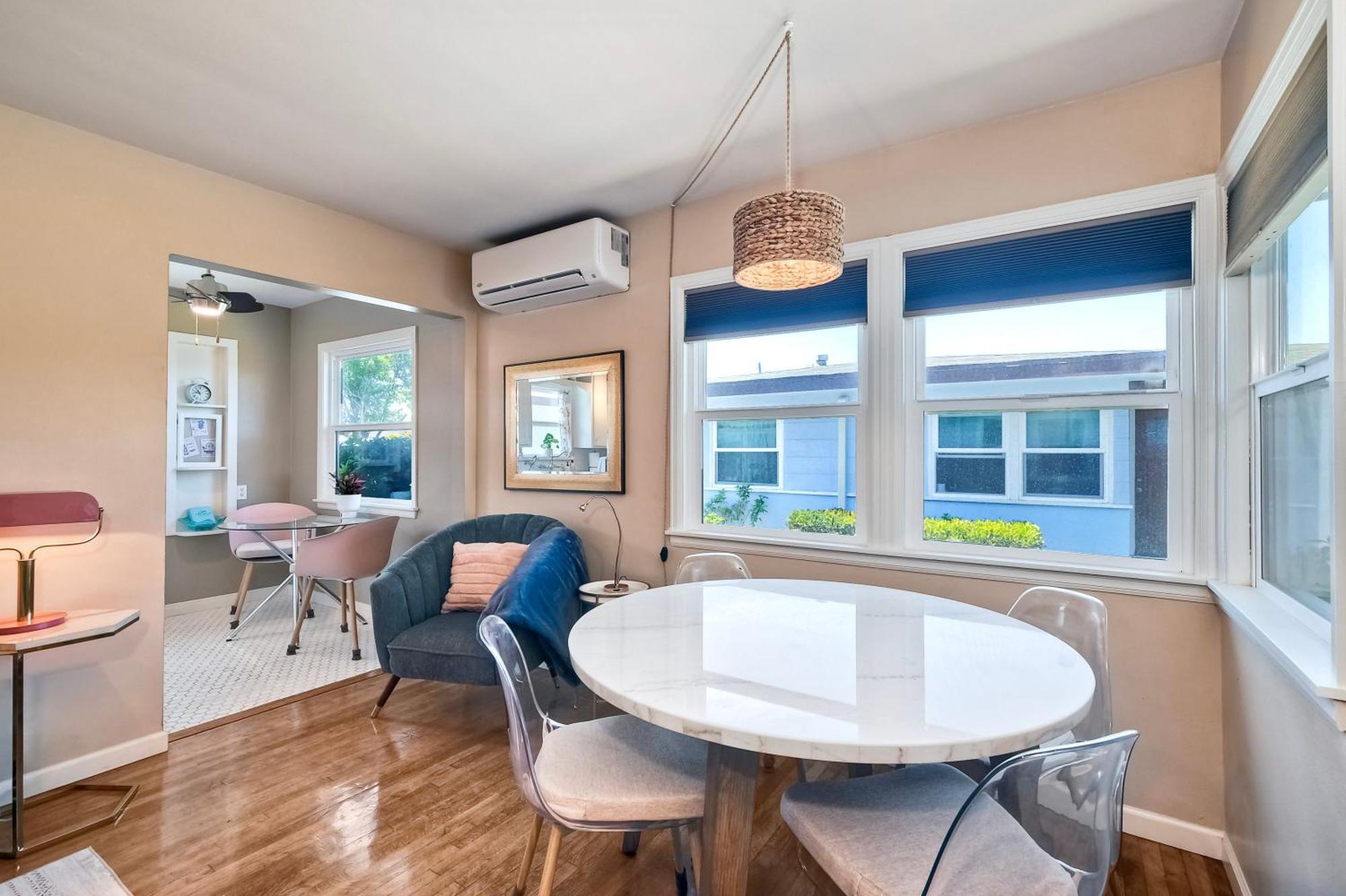 Walk 2 Beach, Ev Charger, Outdoor Dining, 2 Units Holiday home *
