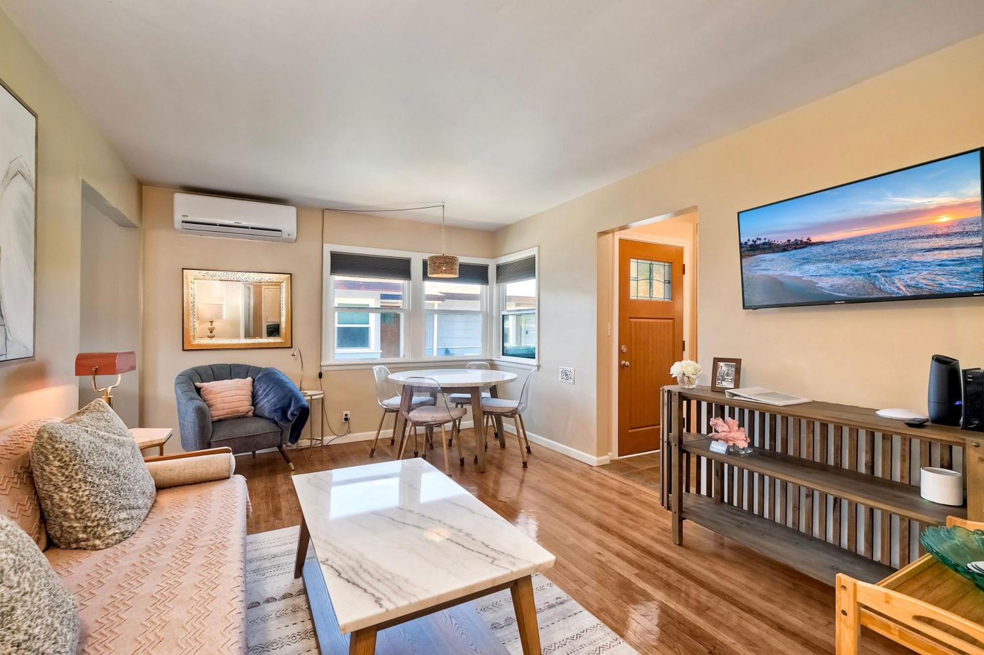 Holiday home Walk 2 Beach, Ev Charger, Outdoor Dining, 2 Units Carlsbad