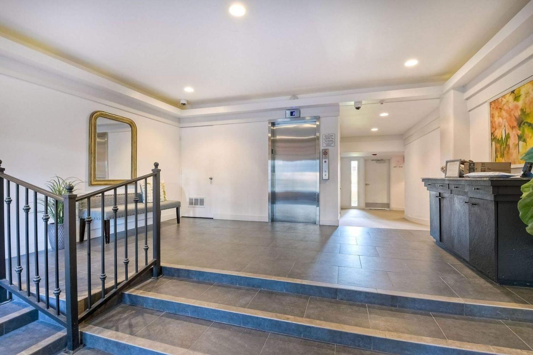 Southern Exposure With Private Balcony Holiday home *