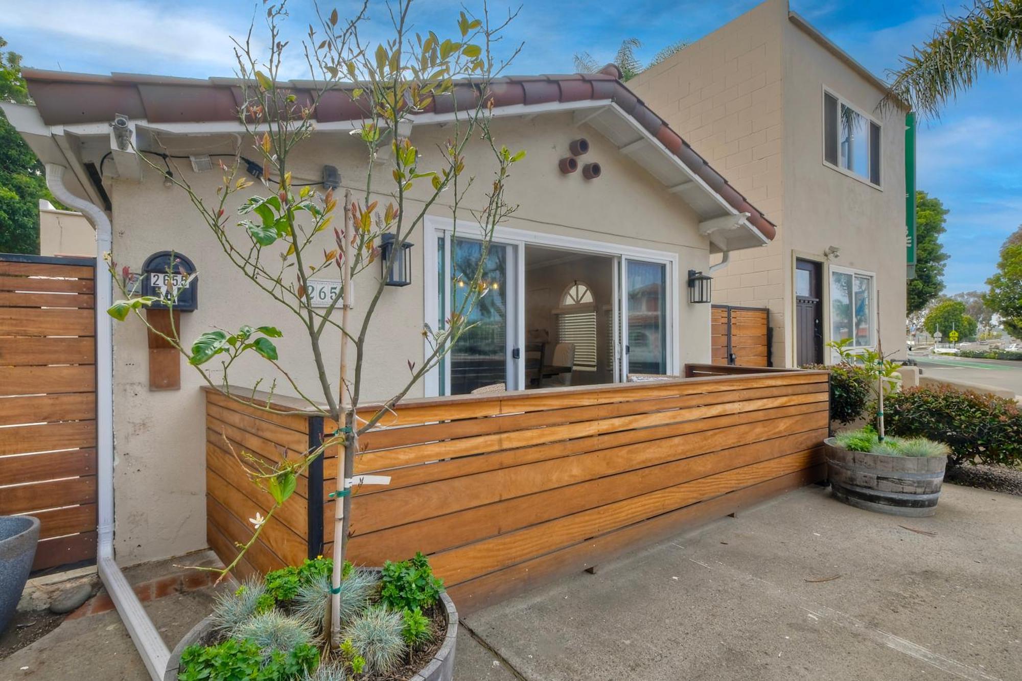 Luxury Duplex, Sleeps 9, Dog-friendly, Ac, Fire Pit & Grill Holiday home