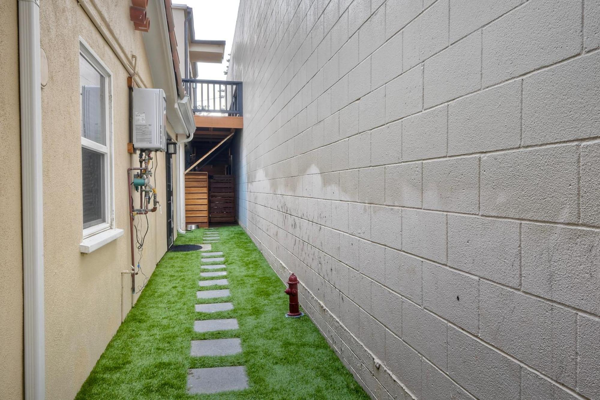 Luxury Duplex, Sleeps 9, Dog-friendly, Ac, Fire Pit & Grill