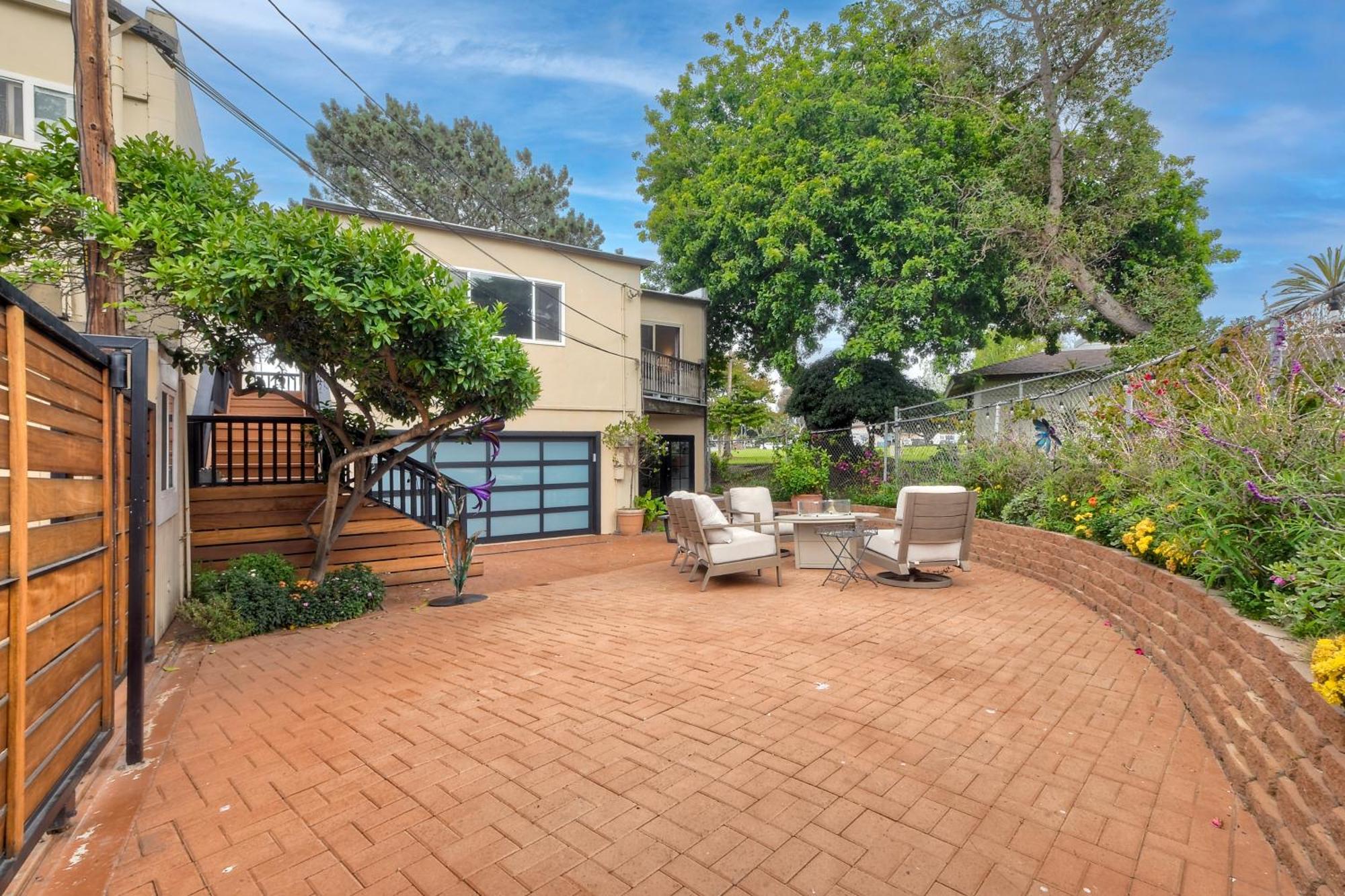 Holiday home Luxury Duplex, Sleeps 9, Dog-friendly, Ac, Fire Pit & Grill