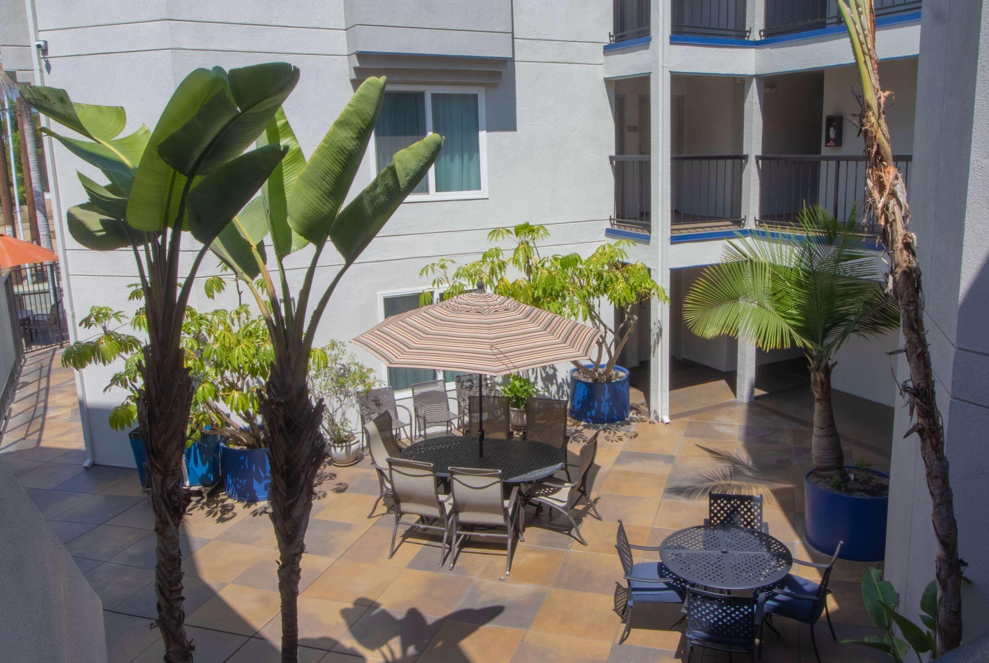 Days By Wyndham Hotel Carlsbad