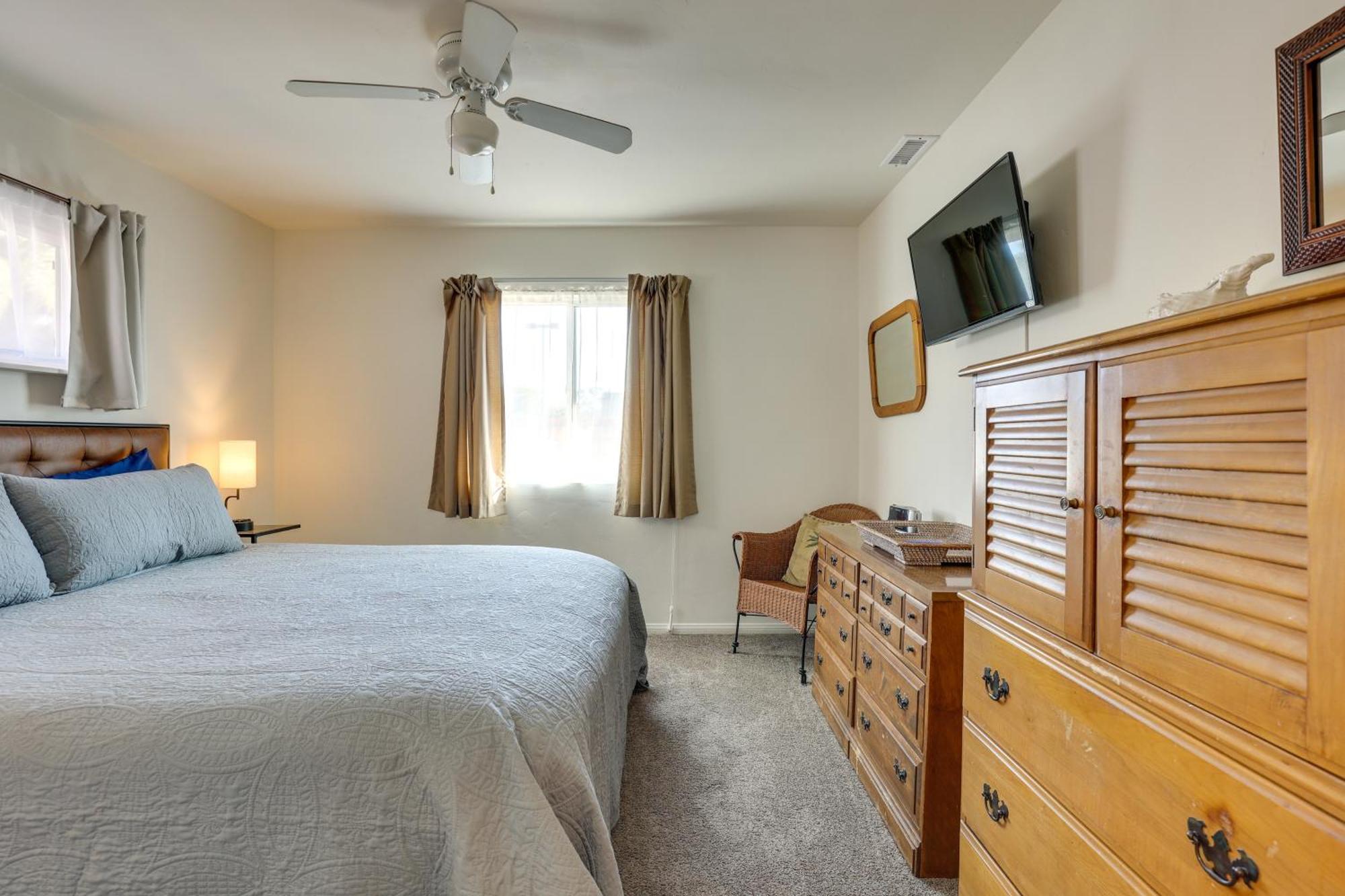 Downtown Less Than Half Mi To Beach!