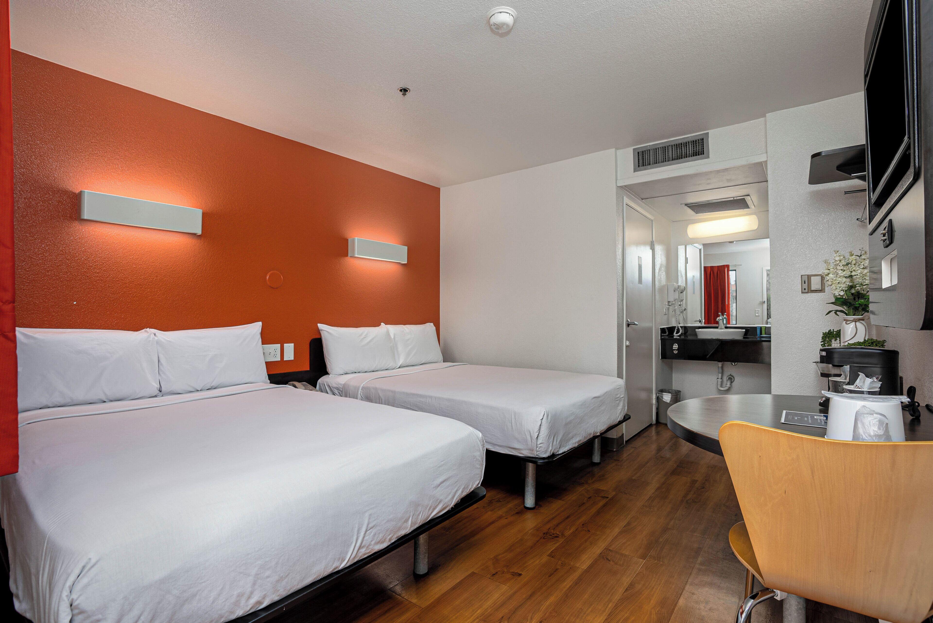 6-carlsbad, Ca 3* Carlsbad