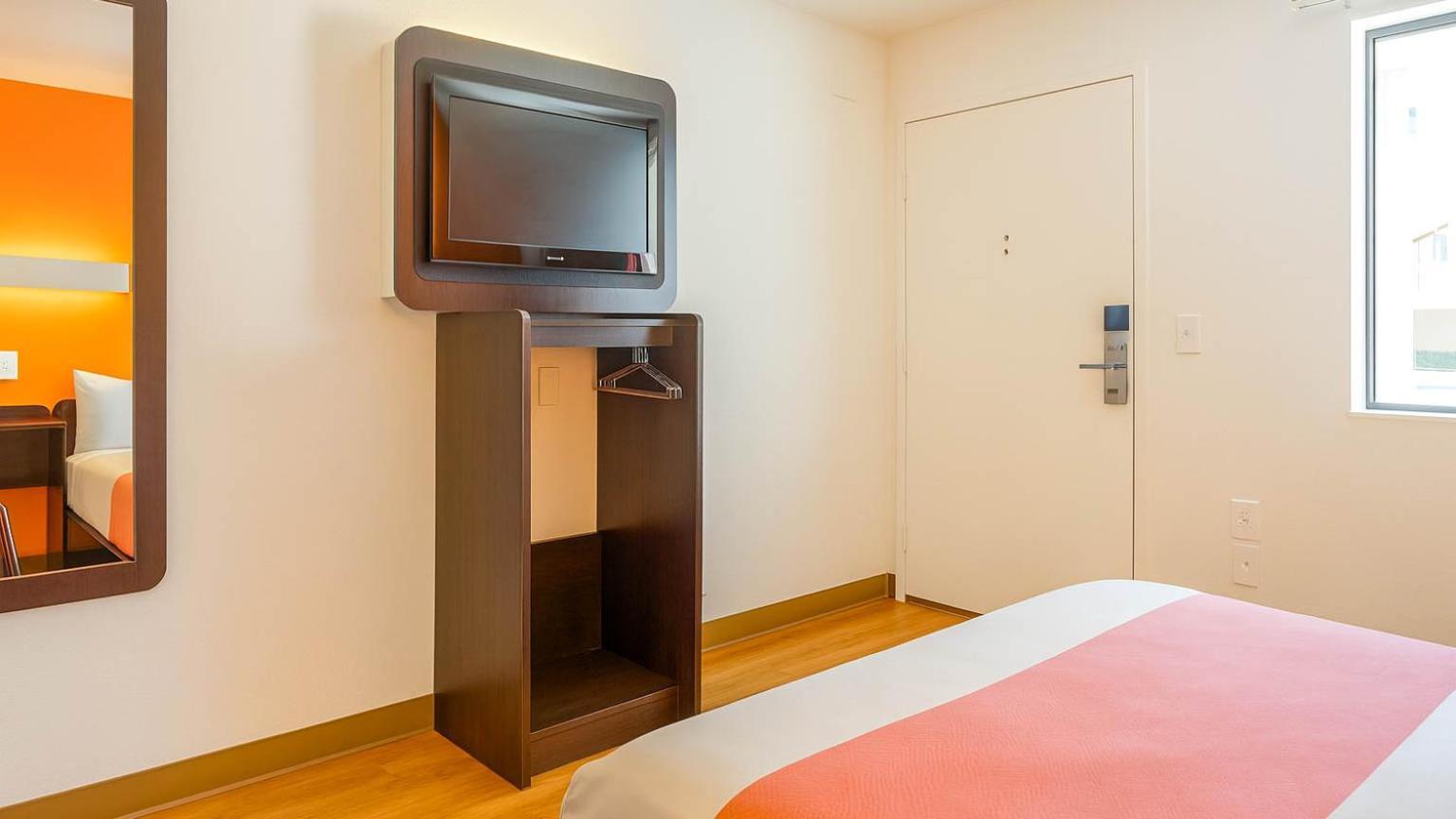 6-carlsbad, Ca Carlsbad