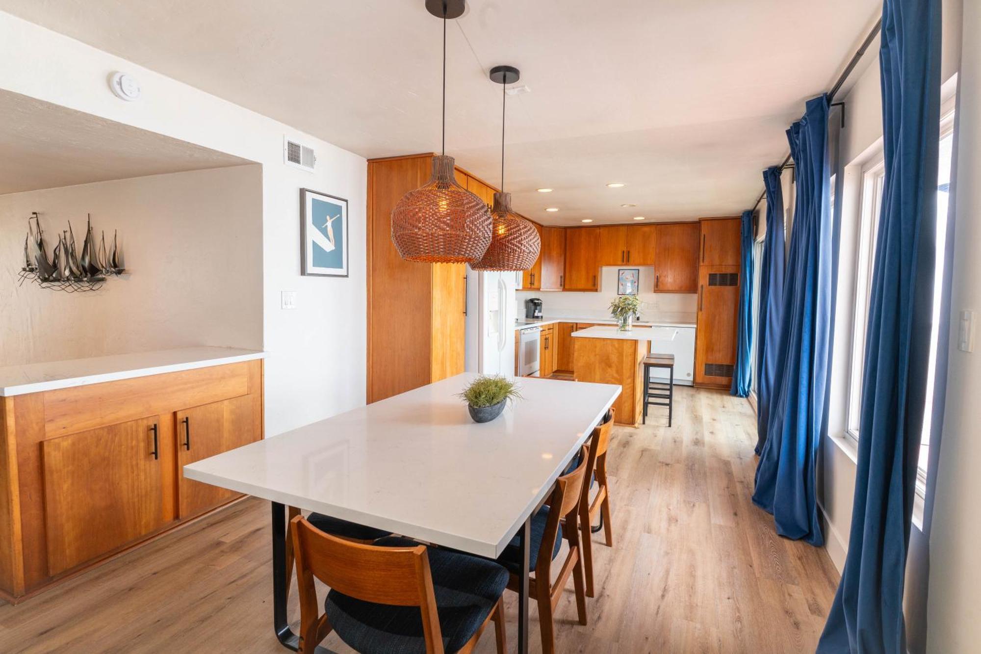 Beachwalk Aparthotel 4*