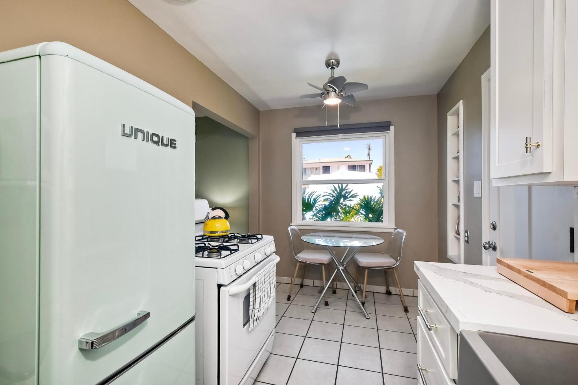 Walk To - Ev Charger - Outdoor Dining - 2br Carlsbad