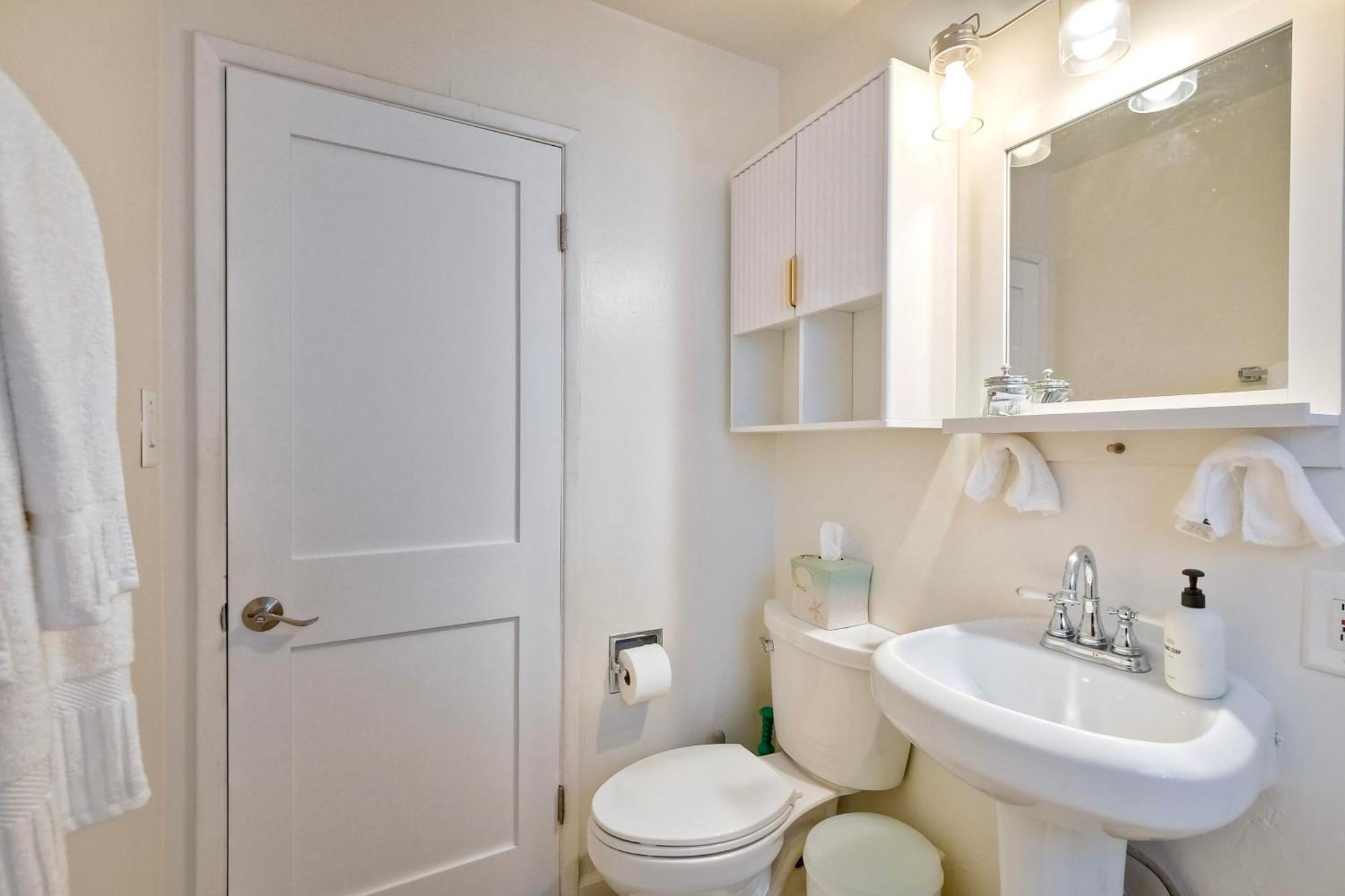 Walk To - Ev Charger - Outdoor Dining - 2br *