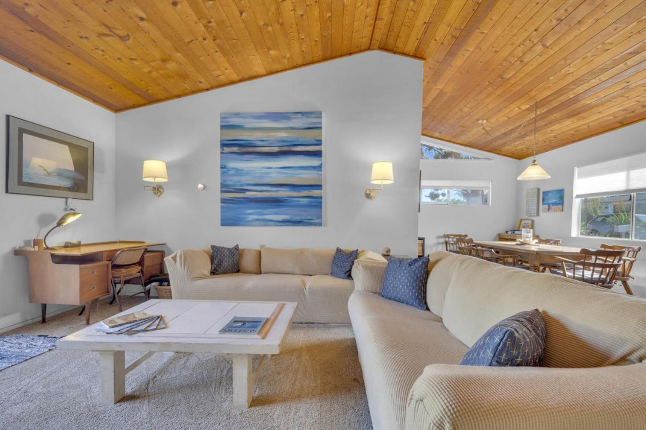 Holiday home 2 Blocks To Beach, Firepit, Sandbox, Bbq, Work