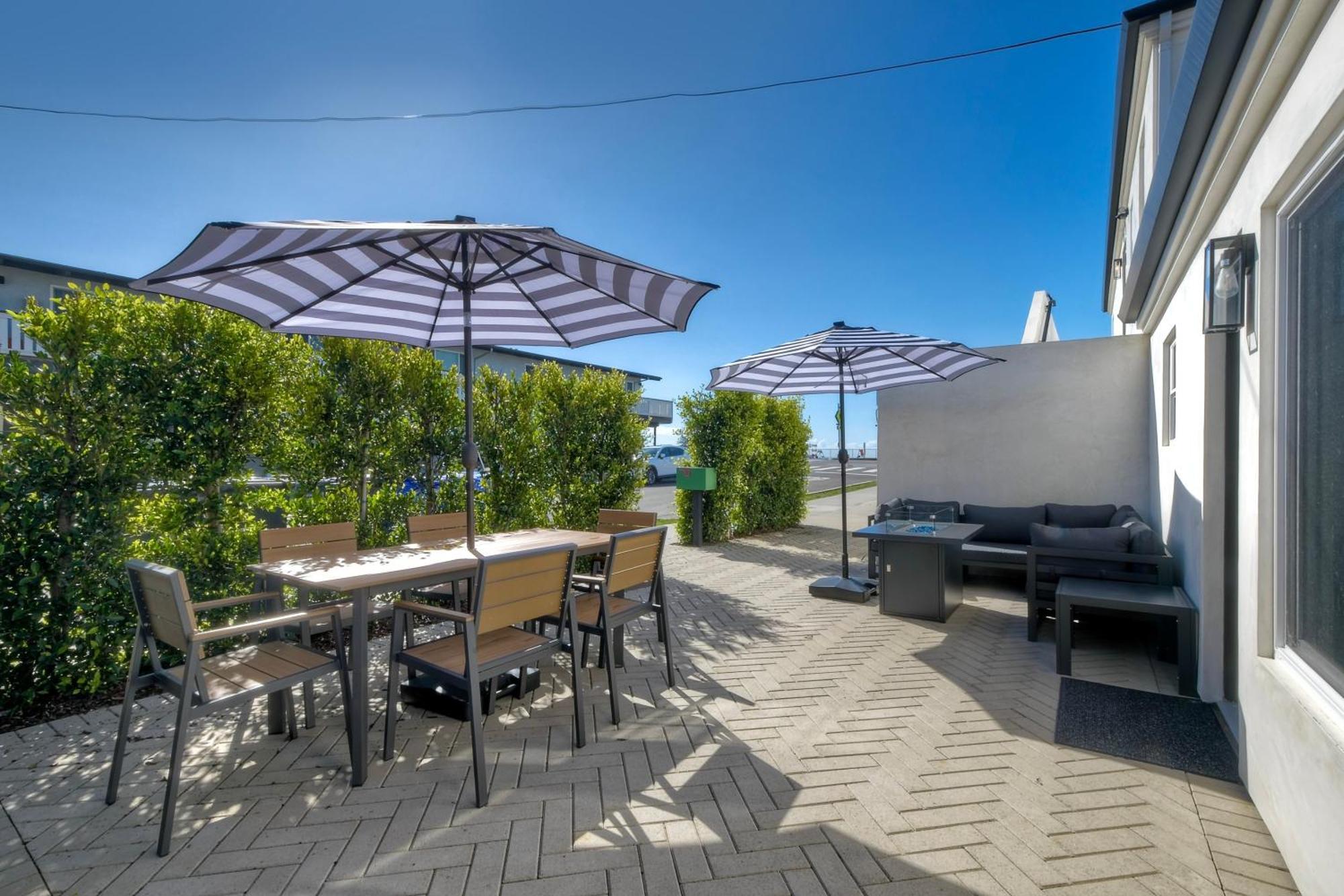 Modern Vacation With Ocean Views, Private Patio, Fire Pit & Walkable Location Apartment