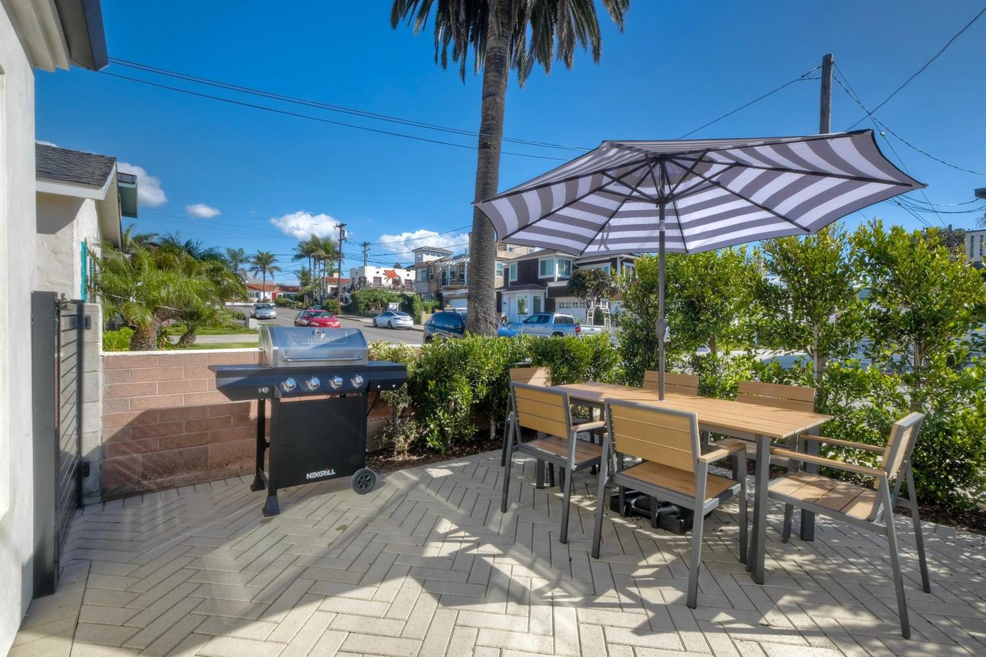 Modern Vacation With Ocean Views, Private Patio, Fire Pit & Walkable Location Carlsbad