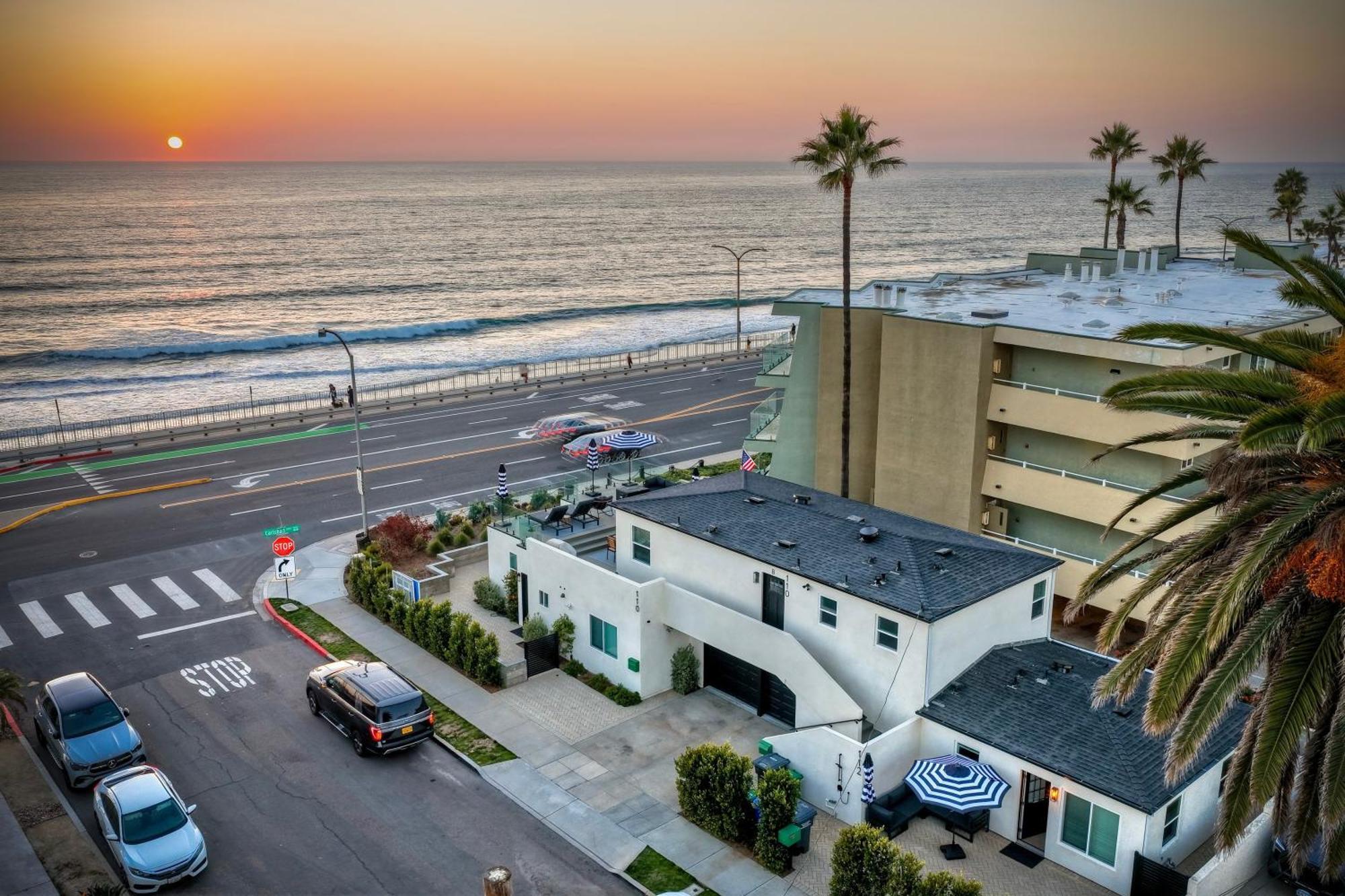 Apartment Modern Vacation With Ocean Views, Private Patio, Fire Pit & Walkable Location *