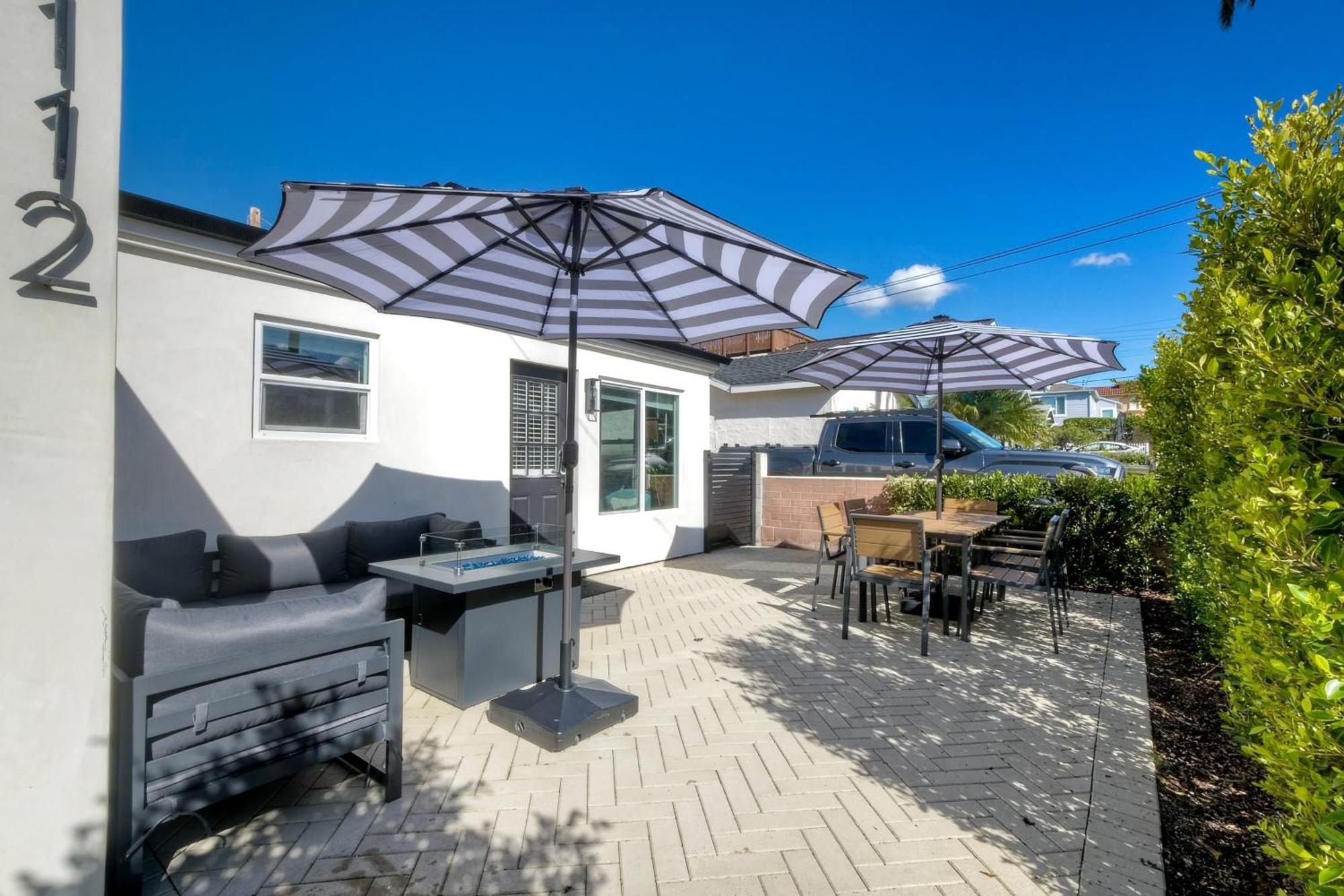 Modern Vacation With Ocean Views, Private Patio, Fire Pit & Walkable Location