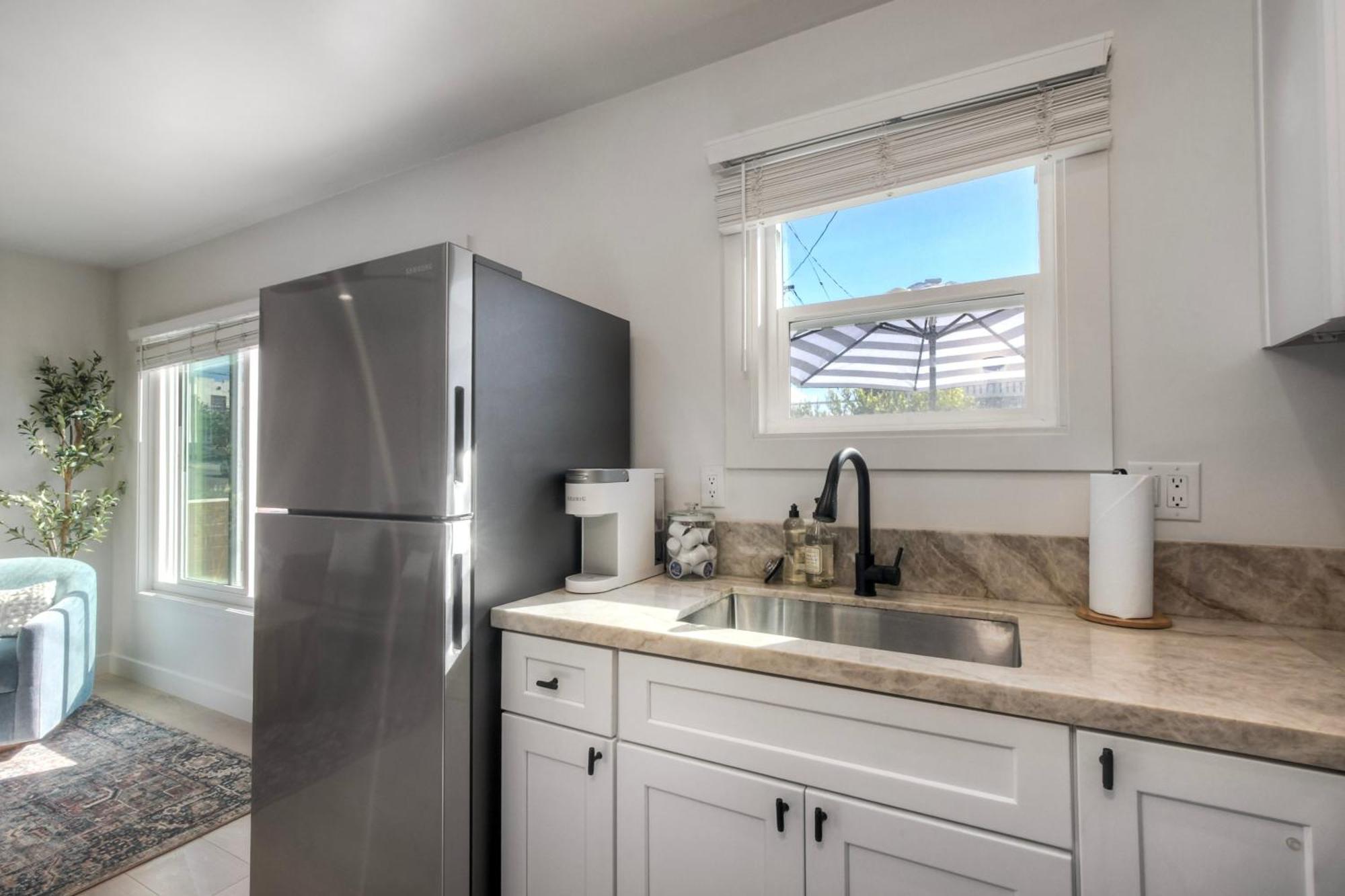 Modern Vacation With Ocean Views, Private Patio, Fire Pit & Walkable Location Carlsbad