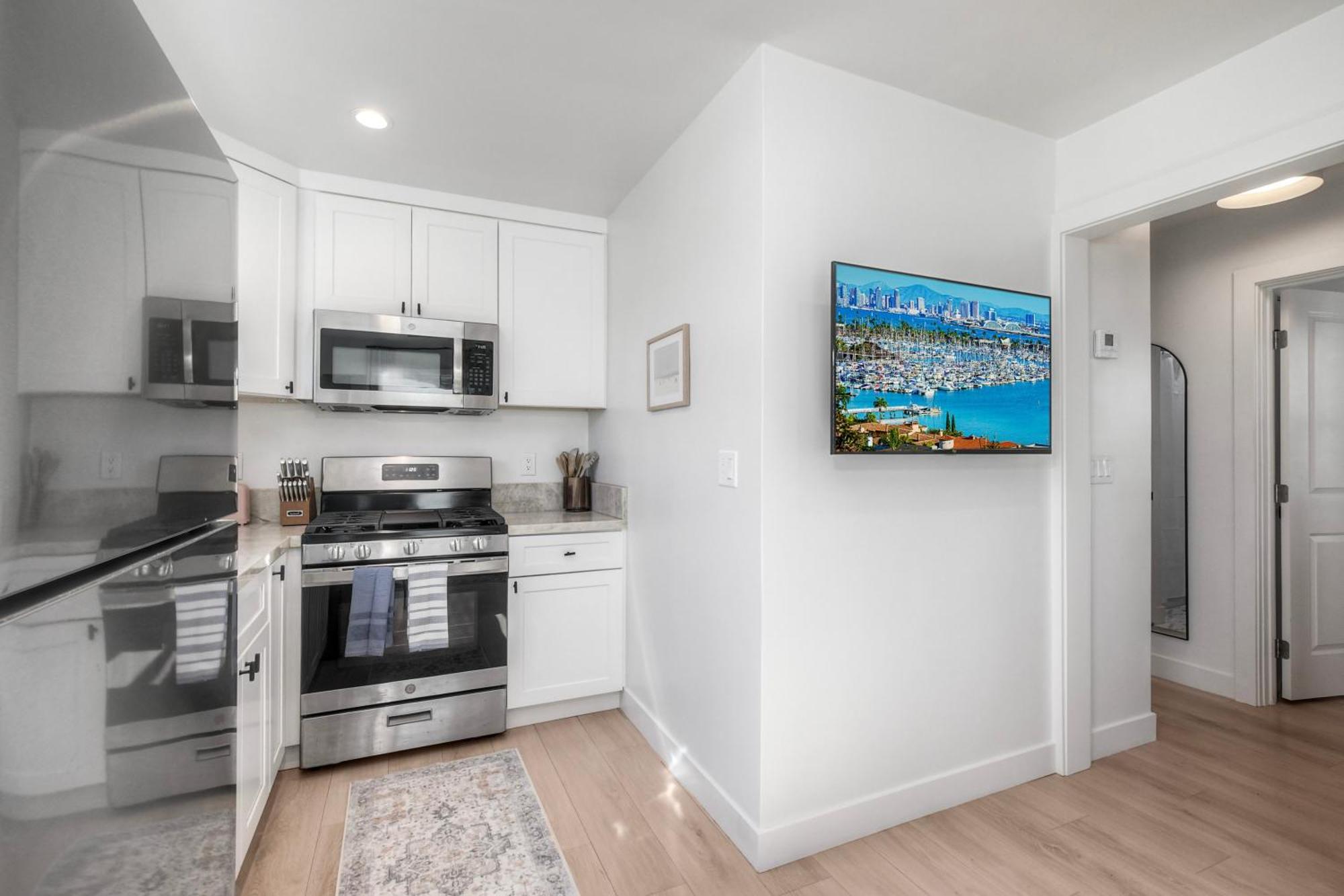 Modern Vacation With Ocean Views, Private Patio, Fire Pit & Walkable Location *