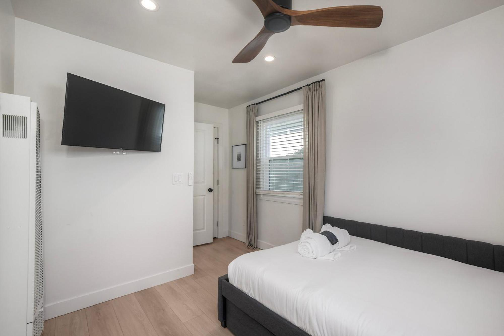 Apartment Modern Vacation With Ocean Views, Private Patio, Fire Pit & Walkable Location *